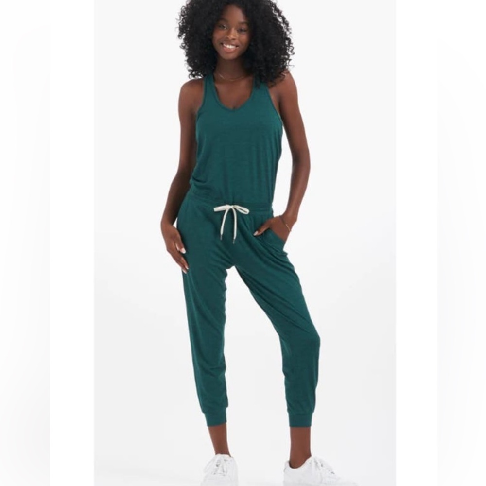 Vuori Medium Lux Jumpsuit Yoga Active Lounge Heather Jade Green